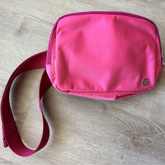 lululemon athletica Handbags - Lululemon Everywhere Belt Bag Large 2L Raspberry Coulis / Wild Berry